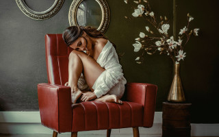 Woman redchair mirror flowers fashion - arabesque free wallpaper for desktop