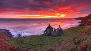 Sunset cliff grassy field water - a grassy field below free wallpaper