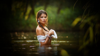 Woman white dress water frisbee - artur tarnowski free wallpaper