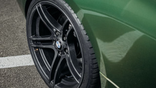 Green tire street white line - sharp detail free wallpaper