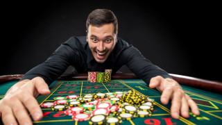 Excited man casino chips outstretched - 16k free wallpaper