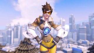 Woman yellow white outfit cityscape - outfit free wallpaper