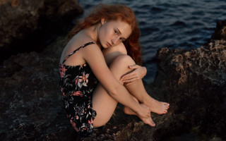 Woman rock ocean crossed legs - her knee free wallpaper