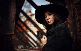 Woman black hat coat doorway - anka zhuravleva free wallpaper