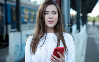 Woman train redphone serious blurry - text free wallpaper