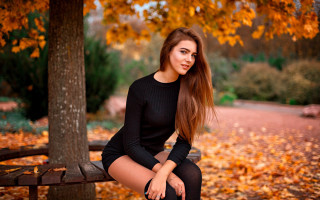 Woman bench autumn fire portrait - yellow leaf free wallpaper
