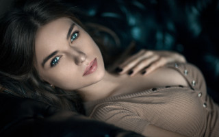 Woman couch blurry photorealistic blackhair - a couch free wallpaper