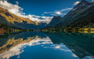 Mountain reflection lake redhouse nature - a mountain range free wallpaper for desktop