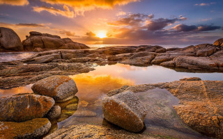 Sunset rocky beach pool foreground - a sunset over a rocky beach free wallpaper