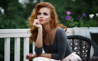 Elina karimova redhair portrait blurry - her chin free wallpaper