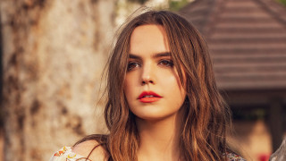 Anna longhair redlipstick tree profile - a red lipstick free wallpaper