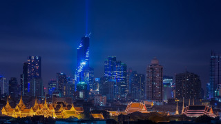 City skyline tower bridge night - a blue light free wallpaper