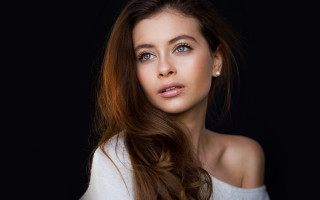 Eszter mattioni portrait blue eyes - free portrait wallpaper