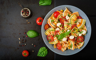 Pasta tomatoes basil table restaurant - tomato free wallpaper