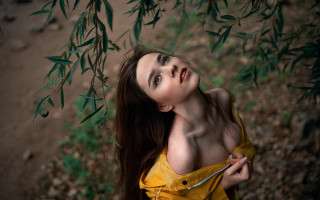 Woman knife tree leaves portrait - branch free wallpaper
