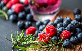 Berries rosemary cuttingboard glass water - cutting free wallpaper