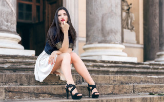 Woman sitting steps serious makeup - her mouth free wallpaper
