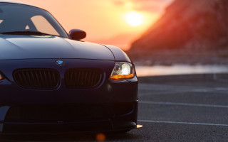 Black car parking lot sunset 4 - the sun behind free wallpaper