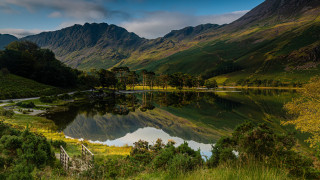 Lake mountains trees cloudy sky 47 - mountain and trees free wallpaper