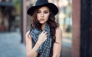 Aramenta dianthe vail city street - a hat and scarf free wallpaper