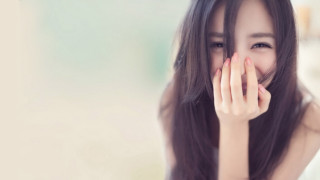 Woman longhair smiling blurrybackground posing - chen yifei free wallpaper