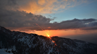 Sunset mountain clouds snow sun - cloud and snow free wallpaper