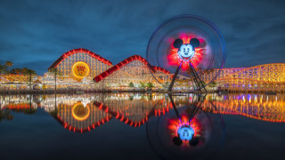 Ferris wheel rollercoaster night reflection - a reflection free wallpaper