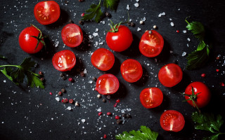 Tomatoes parsley salt pepper knife - a knife free wallpaper