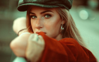 Woman hat redshirt portrait blurry - red free wallpaper for desktop
