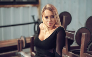 Factory portrait blonde blue eyes - private press free wallpaper for desktop