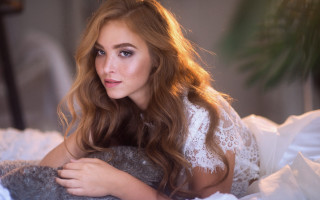 Elina karimova blonde portrait blurry - a teddy bear free wallpaper for desktop