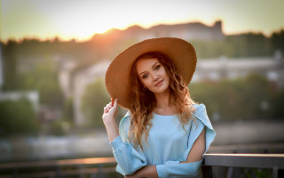 Woman hat blue shirt city - blue shirt free wallpaper
