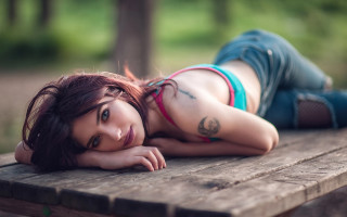 Elina karimova tattoo portrait blurry - a woman free wallpaper for desktop