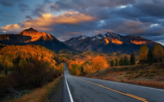 Mountain road cloudy sky autumn - a cloudy sky above free wallpaper