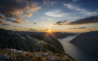 Sunset mountain lake cityscape clouds - a sunset over a mountain free wallpaper