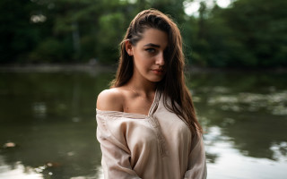 Woman water outfit portrait bokeh - a body of water free wallpaper for desktop