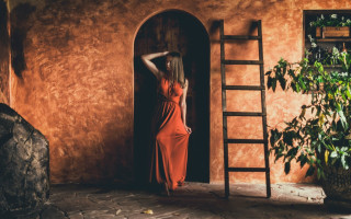 Woman red dress doorway ladder 2 - the side of the building free wallpaper