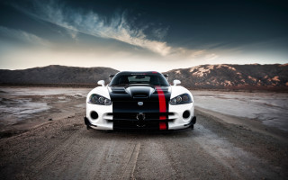 White sports car red stripe 10 - a dirt road in front free wallpaper