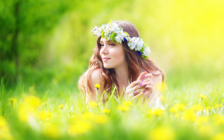 Flower field woman wreath bokeh - a field of flowers free wallpaper