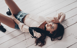 Elina karimova fashion portrait brick 2 - her shoe free wallpaper