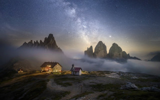House hill night starry sky - a few mountain free wallpaper