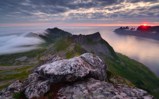 Mountain lake range clouds red - a mountain free wallpaper