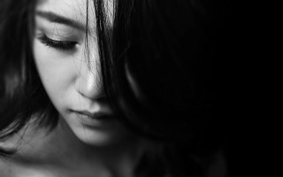 Woman blowing hair blackwhite portrait - chizuko yoshida free wallpaper