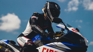Motorcycle helmet outdoors cloudy sky - de stijl free wallpaper