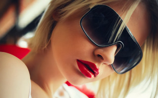 Woman red dress sunglasses bun - red lipstick free wallpaper