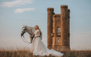 Wedding dress horse castle tower - a tall tower free wallpaper