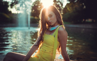 Woman yellow dress fountain sun - a yellow dress free wallpaper