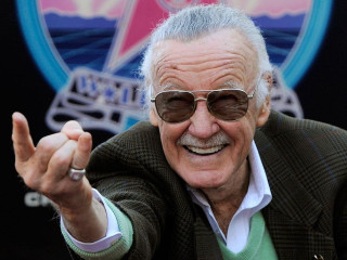 Man green sweater sunglasses pointing - verdadism free wallpaper