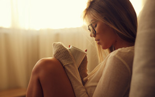 Woman couch reading sunset warm - warm free wallpaper