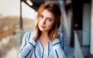 Woman blue shirt white shirt 2 - a blue shirt free wallpaper for desktop